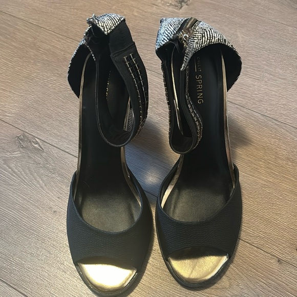 NEW Call it Spring Black and White Ankle Strap Heeled Sandal - Picture 1 of 6